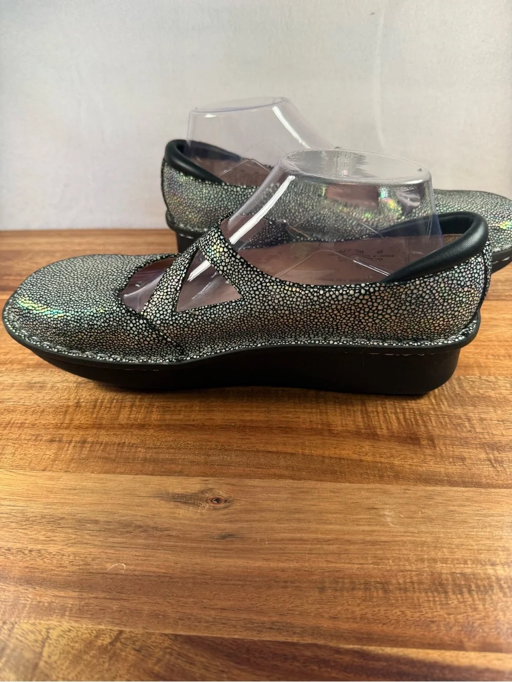 Alegria Dayna Professional Mary Jane Comfort Shoe Iridescent Metallic 9.5 NWOT
